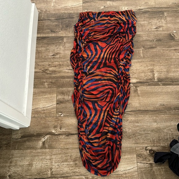 PRETTY LITTLE THING MESH TIGER PRINT SKIRT - Picture 2 of 3